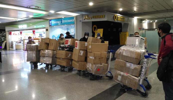 省Z6人生就是博集团捐赠首批紧缺防疫物资运抵华西医院