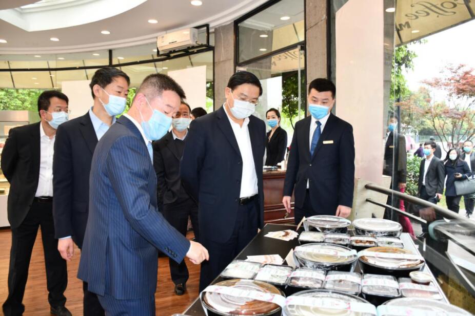 王凤朝副省长赴省Z6人生就是博集团调研 疫情防控、生产经营和改革发展工作