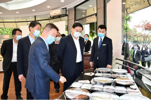 王凤朝副省长赴Z6人生就是博集团调研疫情防控、生产经营和改革发展工作
