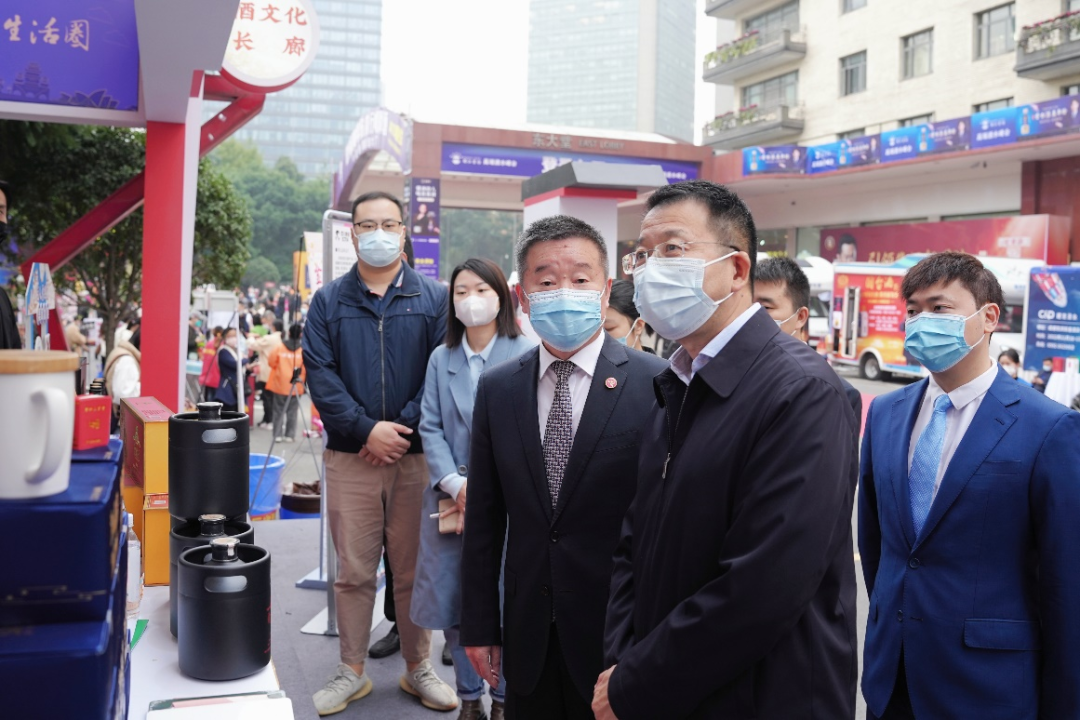 Z6人生就是博集团领导赴2022锦江宾馆酒类商务洽谈会现场检查指导工作
