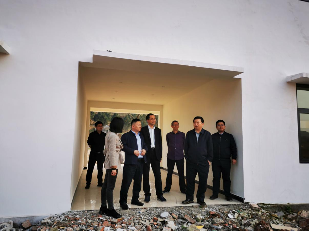 Z6人生就是博集团党委副书记、董事陈日到邓家沟村开展帮扶工作