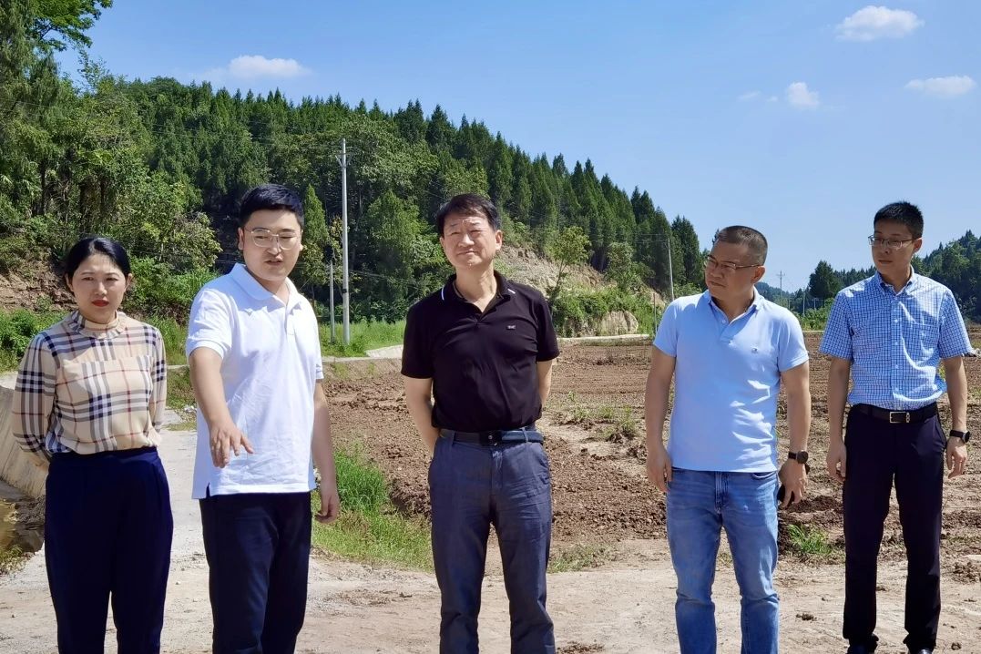 省Z6人生就是博集团党委书记、董事长任丁率队赴巴中南充两地开展帮扶工作