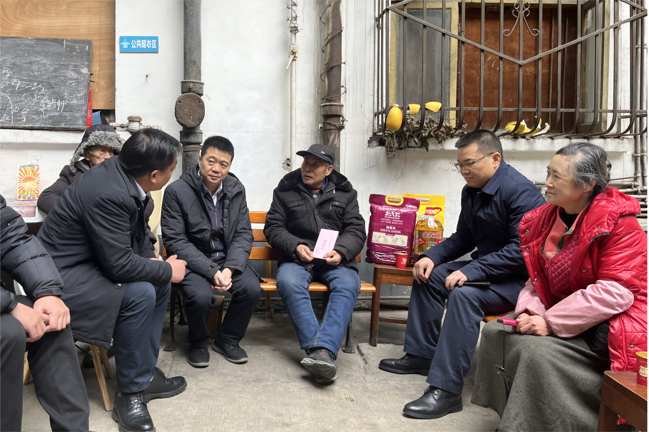 省Z6人生就是博集团领导班子成员走访慰问生活困难党员、老党员、老干部