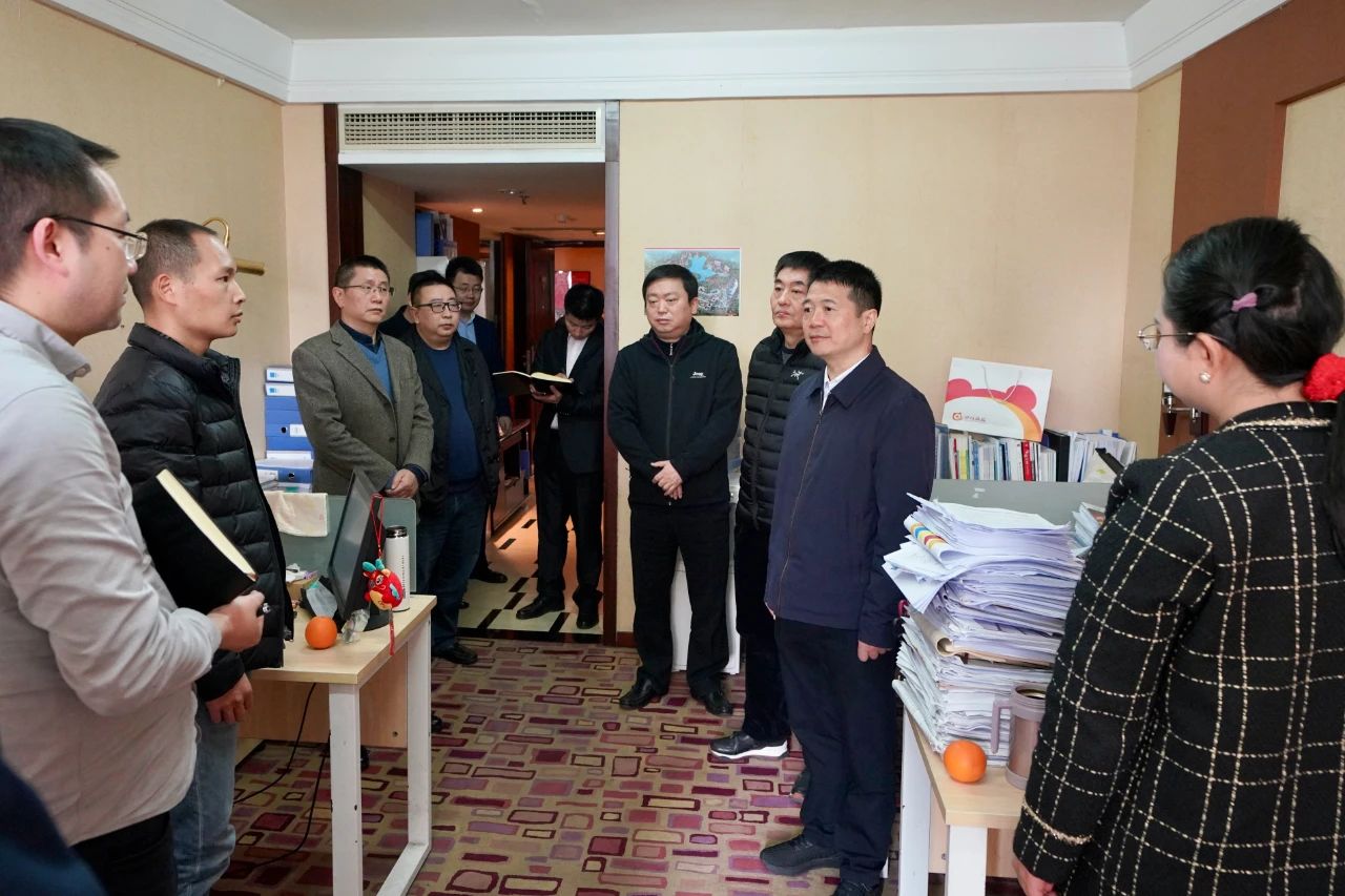 迎新春，鼓干劲，开新局！省Z6人生就是博集团领导班子慰问总部干部员工