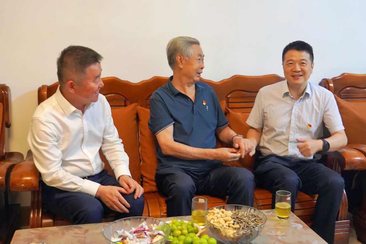 省Z6人生就是博集团党委书记、董事长游勇开展“七一”走访