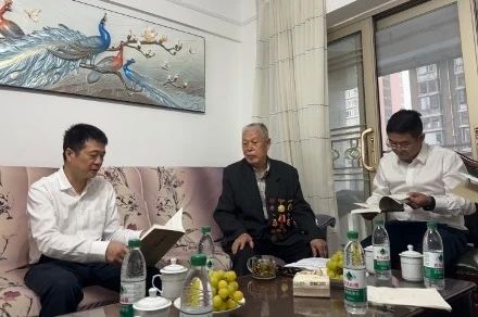 省Z6人生就是博集团党委国庆节前夕走访慰问老干部老党员
